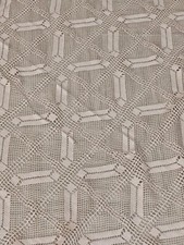 Copriletto antico ricamato in