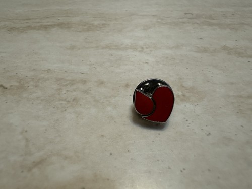Spilla pins cuore con - , una
