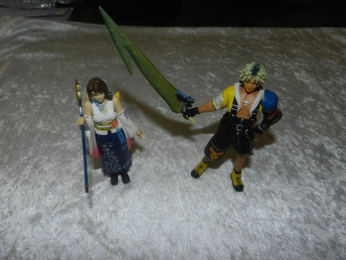 Figurine yuna tidus jeu - /,