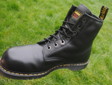 💥Dr. Martens UK taglia 11