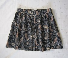 NWOT Subdued Italy Button