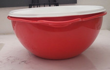 Nuevo y lindo recipiente