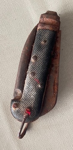 Vecchio coltello multifunzione