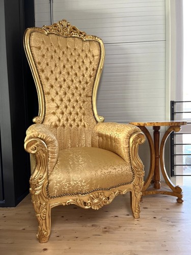 Enorme trono finitura oro - enorme,