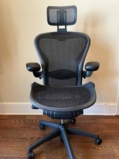 Herman Miller Aeron Sedia da Ufficio con Poggiatesta (Colore Nero) Taglia B