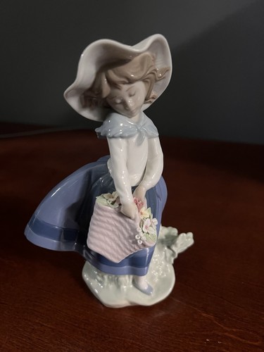 Lladro pretty pickings - pickings, girl