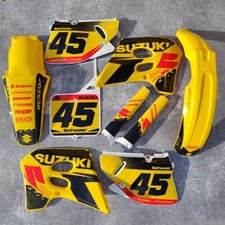 Plastiche + Grafica Suzuki