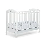 Foppapedretti Lettino con Sponda Regolabile Piccoli Amici, Legno di Faggio, Made in Italy, Rete a Doghe di Faggio, Ampio Cassetto, Regolabile a Doppia Altezza, 4 ruote, 131x71x105 cm, Bianco