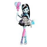 Monster High - Frankie Stein Scary Sweet Birthday, bambola con abito da party nero e accessori a tema, rossetto, palloncino, regalo e invito inclusi, giocattolo per bambini, 4+ anni, JBG75