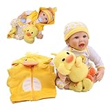 RUNGQIANY Bambole Reborn Maschio - 22 pollici Realistico bambole reborn Regali di giocattoli per bambini e bambine Bambola con Animali di Peluche Gialli, Vestito con Cappuccio Giallo Regali di Natale