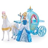 Disney Store Official Set di Giochi Cenerentola, con Bambola di Cenerentola, Cavallo Che Cammina e Carrozza Che Si Illumina, batterie Incluse, Adatto dai 3 Anni in su