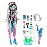 Monster High - Rockstar Frankie Stein, bambola con look, strumenti e accessori a tema perfomance musicale, cuffie e chitarra con tastiera incluse, giocattolo per bambini, 4+ anni, HNF84