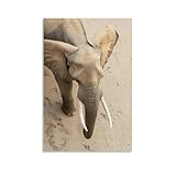 Un elefante con zanne avorio cammina con calma su uno sfondo di arenaria opaca, la sua forma riecheggia la saggezza della Terra antica. Decorazione da parete alla moda - Poster artistico da appendere