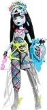 Monster High - Frankie Stein Monster Fest, bambola con outfit glamour e accessori a tema festival musicale inclusi, spuntini, poster della band e borsa, giocattolo per bambini, 4+ anni, HXH79