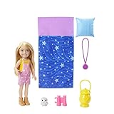 Barbie Siamo in Due Chelsea in Campeggio - PlaySet con Bambola Chelsea e il suo Gufetto - Sacco a Pelo - Binocolo - 15 cm - Regalo dai 3 ai 7 Anni, HDF77