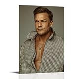 GHYFRD Alan Ritchson - Poster decorativo su tela da parete è luminoso e bello, adatto per ufficio, camera da letto, pittura decorativa per creare la giusta atmosferaStile telaio: 20 x 30 cm