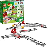 LEGO DUPLO Binari Ferroviari, Giochi per Bambini e Bambine in Età Prescolare da 2-5 Anni con Mattoncino Sonoro e Passaggio a Livello per Ampliare un Percorso del Treno, Giocattoli Educativi 10882