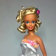 barbie figurine usato