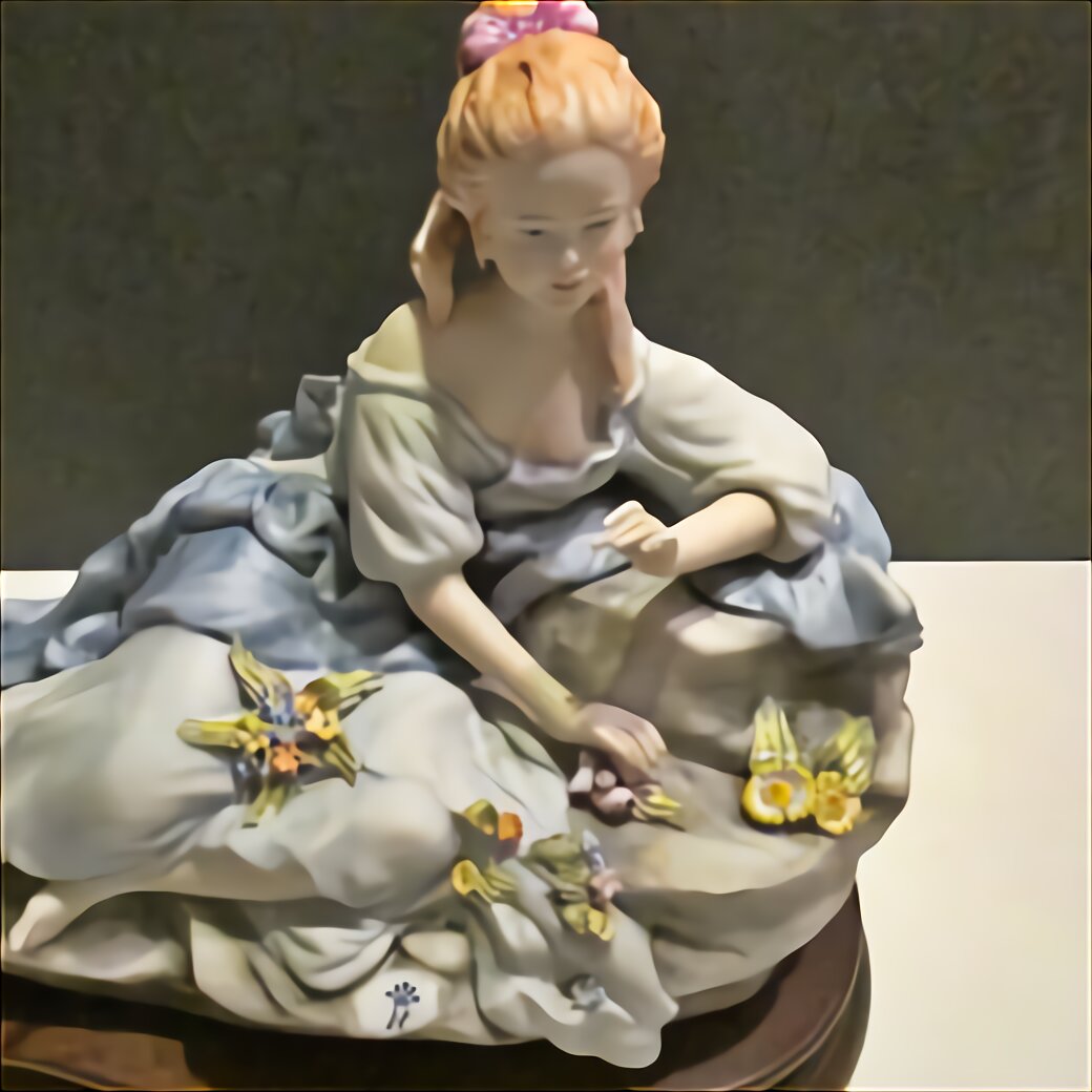 satuina in porcellana capodimonte tyche Bruno ceramica statua statuetta marchio 
