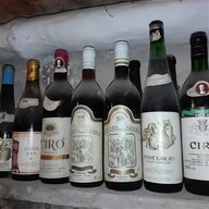 vecchie bottiglie vino usato