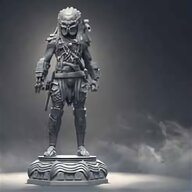 predator statua usato