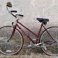 vecchia bicicletta usato