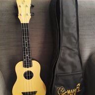 ukulele baritono usato