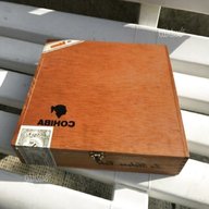 scatola sigaro vuota usato