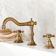 antico rubinetto ottone usato