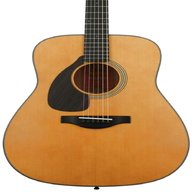 yamaha guitar usato