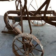 aratro antico ruote usato