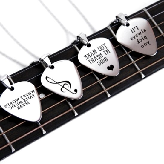 60 cm Collana con ciondolo a forma di plettro da 0,3 cm amanti della chitarra anallergica in acciaio al titanio e argento per musicisti amici