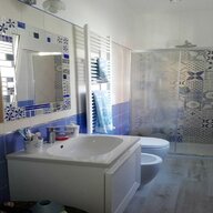 bagno blu specchio usato