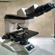 microscopio leica usato