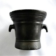 antico mortaio bronzo usato