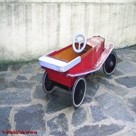 auto a pedali in legno usato